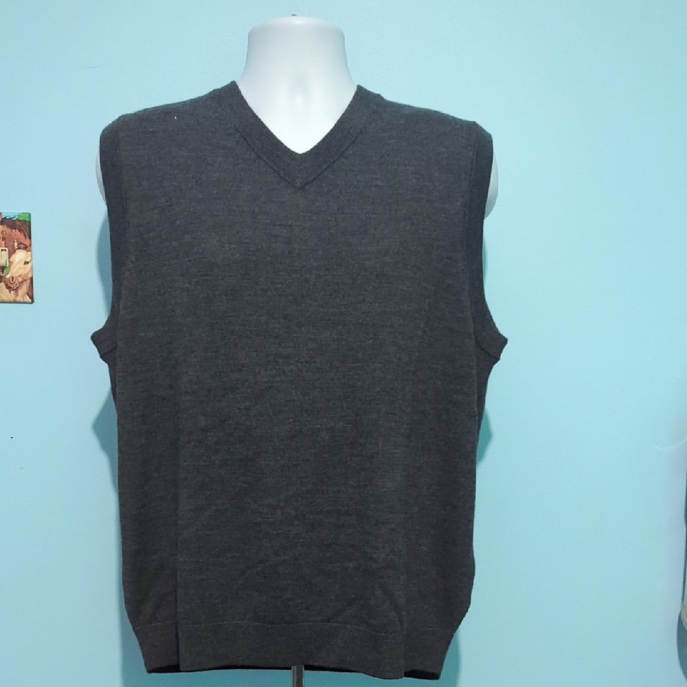 Hart Schaffner Marx Dark Gray V-Neck Sweater Vest